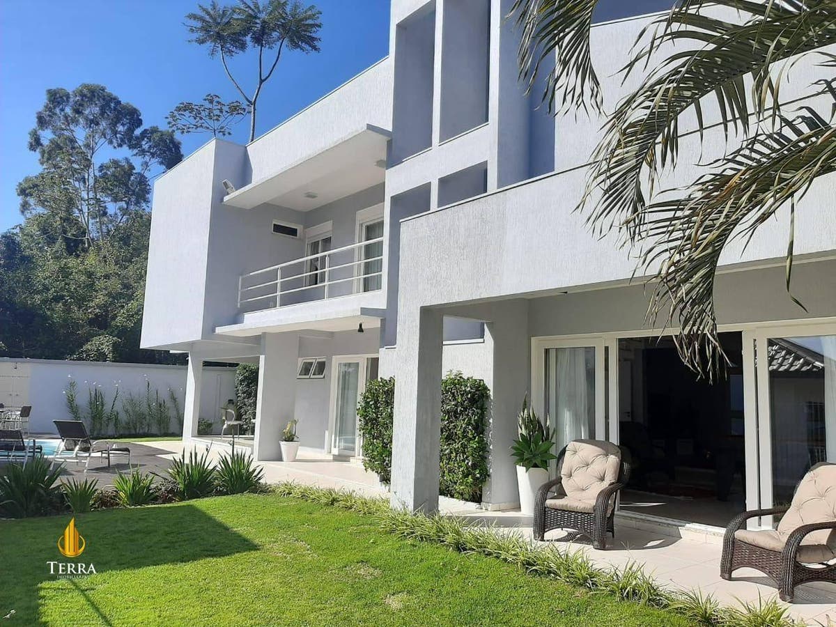 Casa a venda localizado no Bairro Cabeçudas em Itajaí. - Casa em Cabeçudas, Itajaí - à venda - IMOBILIÁRIA TERRA ITAJAI LTDA