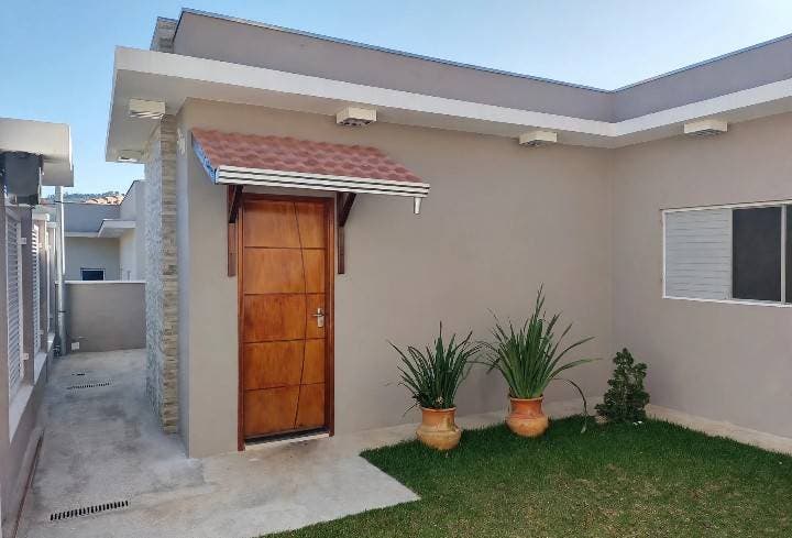 CASA A VENDA NO CENTRO - ALBERTINA MG. - Casa em Centro, Albertina - à venda - Orsini Planalto Imóveis e Administração Ltda