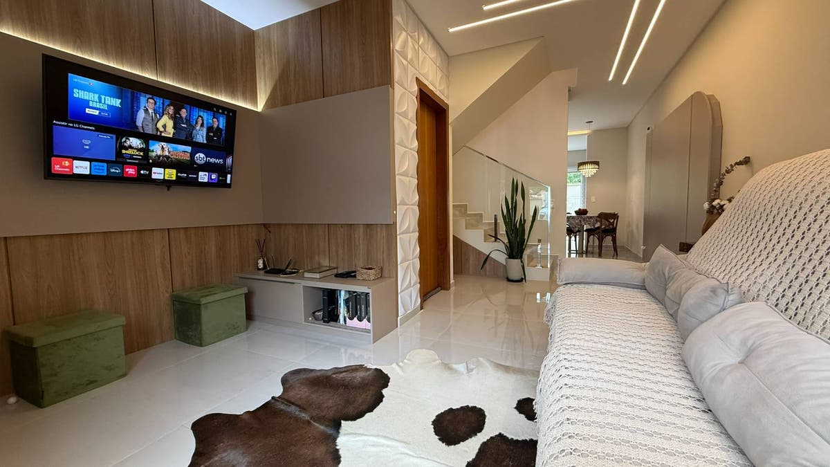 Lindo SOBRADO c/ 02 Suítes MOBILIADO á venda em Mariscal - Casa Geminada em Mariscal, Bombinhas - à venda - EU EM BOMBINHAS NEGOCIOS IMOBILIARIOS