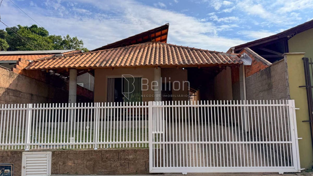 Casa geminada em Timbó com 2 dormitórios, semi mobiliada e apta para financiamento - Casa em Araponguinhas, Timbó - à venda - Bellion Negocios Imobiliarios LTDA