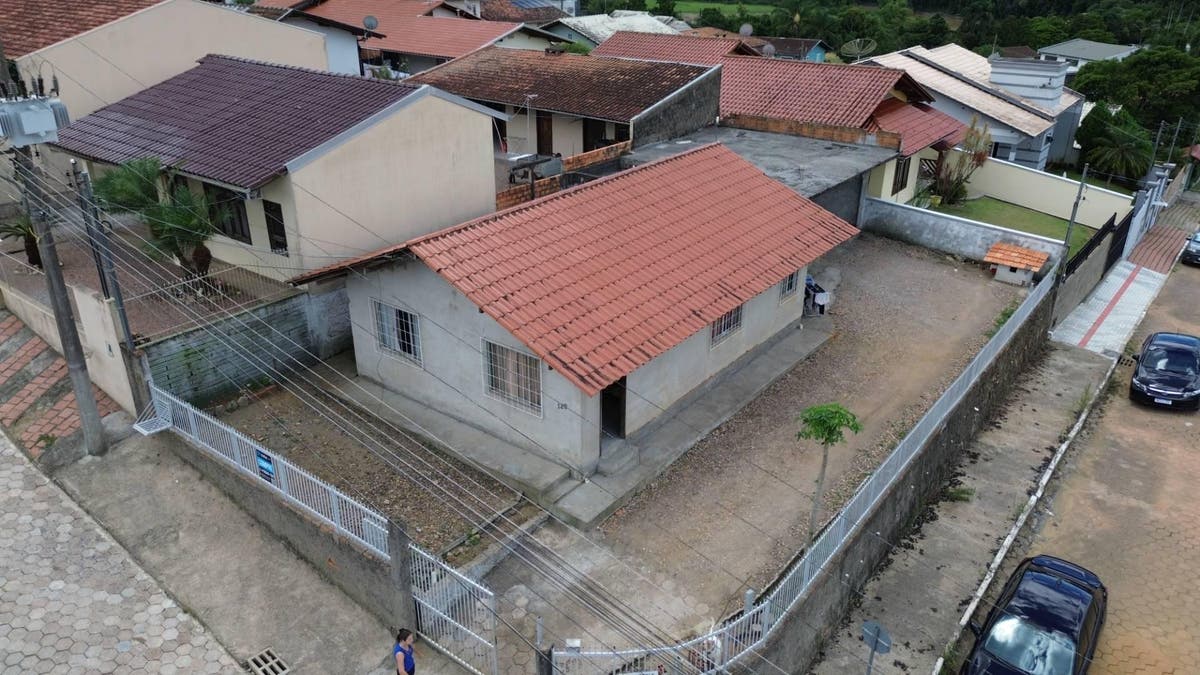 CASA DE ESQUINA NO BAIRRO TABOÃO - Casa em Taboão, Rio do Sul - à venda - VALLE IMÓVEIS