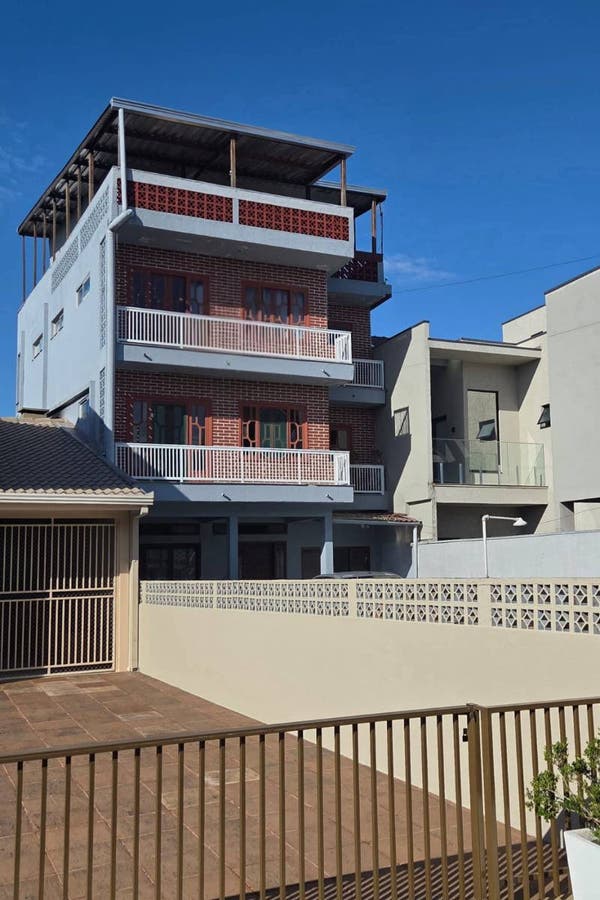 Sobrado com três apartamentos individualizados à venda, na quadra do mar, em Itapema do Norte - Sobrado em Itapema do Norte, Itapoá - à venda - Itapoá Imóveis Ltda
