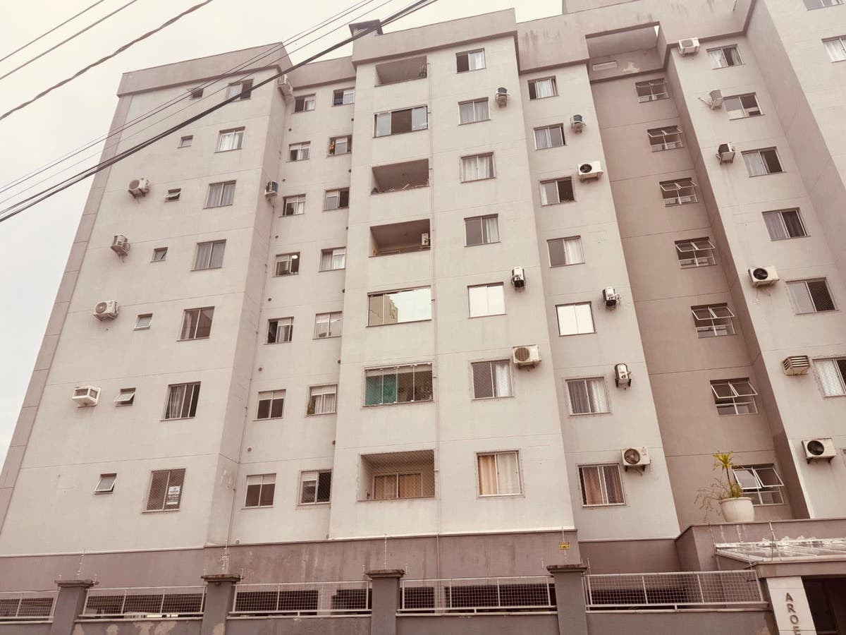 Apartamento à venda semimobiliado com 2 dormitórios, elevador, bairro São Francisco em Camboriú SC - Apartamento em São Francisco de Assis, Camboriú - à venda - Ilaini Imóveis