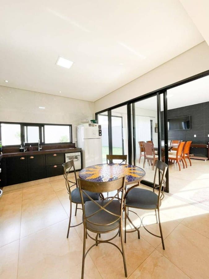 Foto 2 — Sobrado disponível para locação no Condomínio Villa Capri, Rio Verde-GO