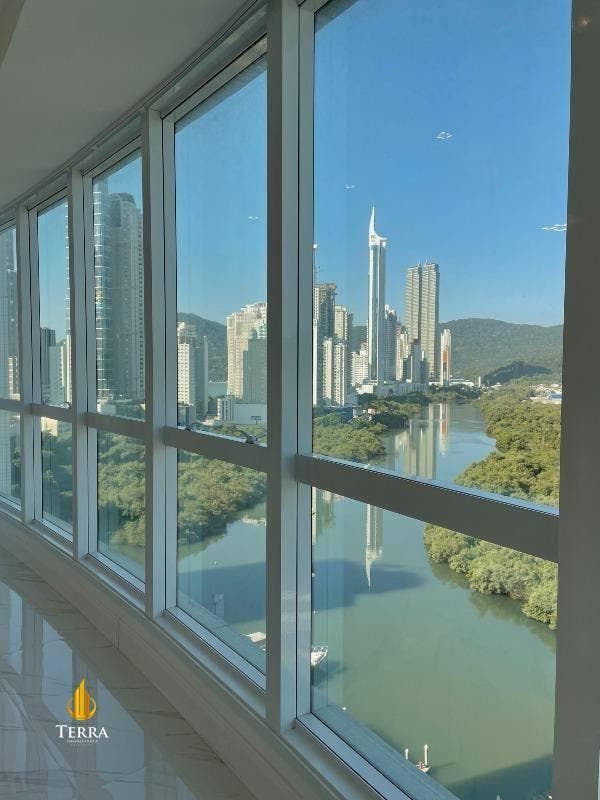Apartamento a venda no Marina Beach Towers em Balneário Camboriú - Apartamento em Centro, Balneário Camboriú - à venda - IMOBILIÁRIA TERRA ITAJAI LTDA