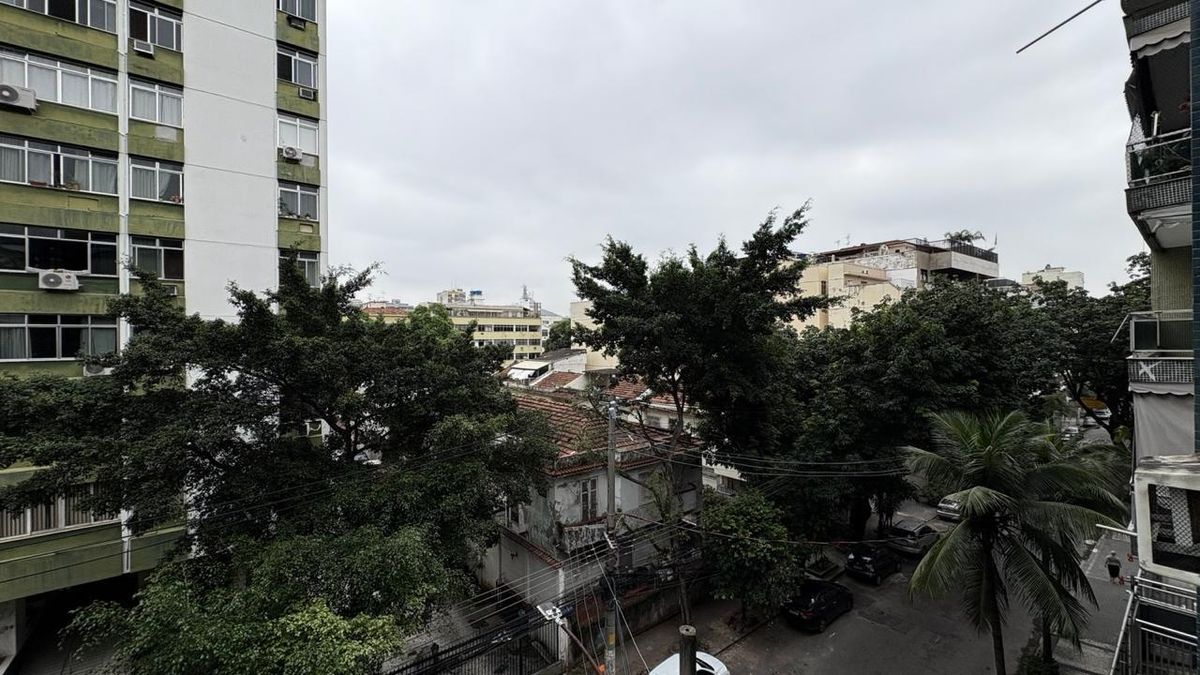 Tijuca | 120 m² | 3 quartos | Suíte Master | 1 vaga Excelente apartamento na Rua Marquês de Valença, a 550m do metrô São Francisco Xavier. Amplo, confortável, com suíte master, closet, dependências completas. Agende sua visita! - Apartamento em Tijuca, Rio de Janeiro - à venda - MIGUEZ IMOBILIÁRIA
