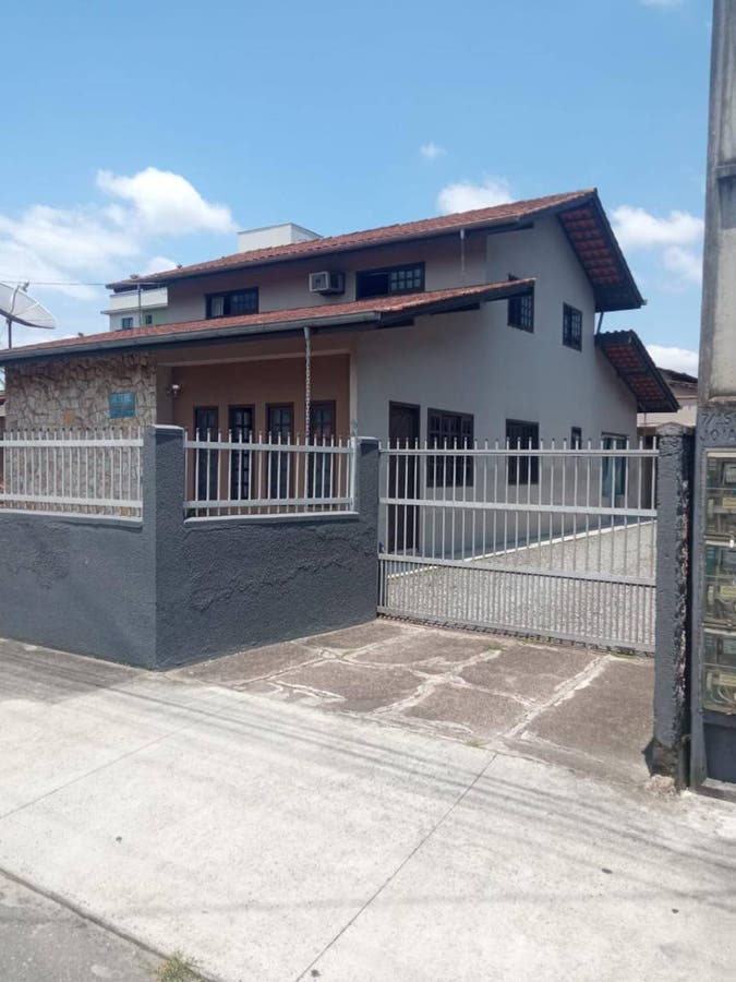 Sobrado suíte +2 no bairro Boa Vista - Casa em Boa Vista, Joinville - à venda - H7 Imóveis Ltda