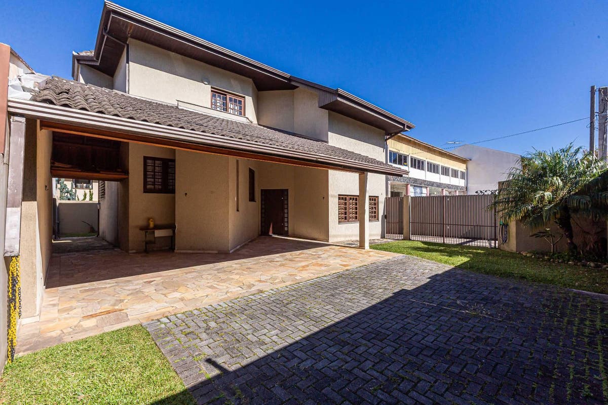 Casa 3-4 quartos em Guabirotuba, Curitiba | Alto Padrão com 4 Vagas e Churrasqueira - Casa em Guabirotuba, Curitiba - à venda - SCHAEFER IMOVEIS LTDA