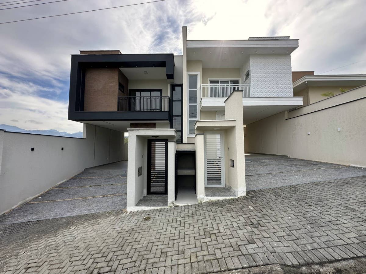Geminado Alto Padrão | Três Rios do Norte | 3 quartos (1 suíte com closet) | 142m² - Casa Geminada em Três Rios do Norte, Jaraguá do Sul - à venda - MACROimoveis.com