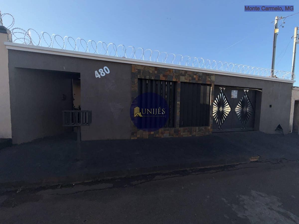 CASA A VENDA RUA PIAU BAIRRO LAMBARI - Casa em LAMBARI, Monte Carmelo - à venda - Unijés Negócios Imobiliários LTDA