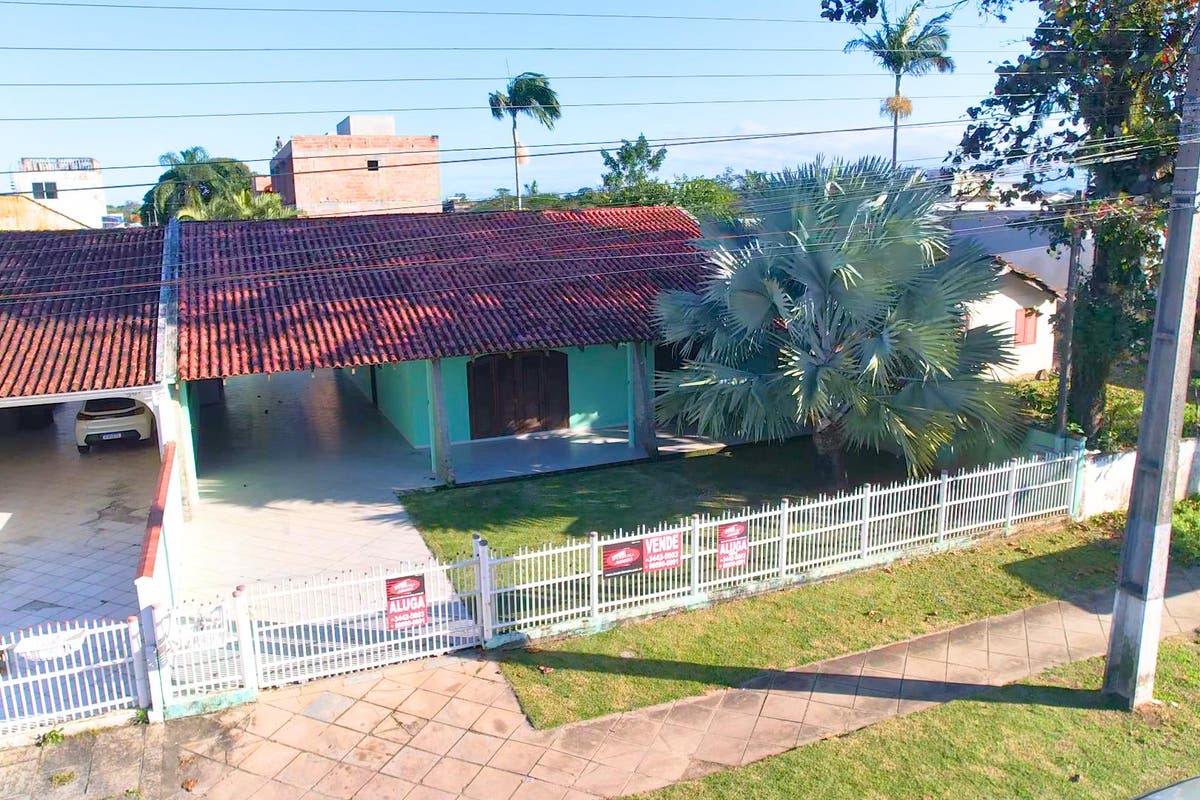 Casa Ampla e Espaçosa no Cohapar - Casa em Cohapar, Guaratuba - à venda - Ferreira Imóveis