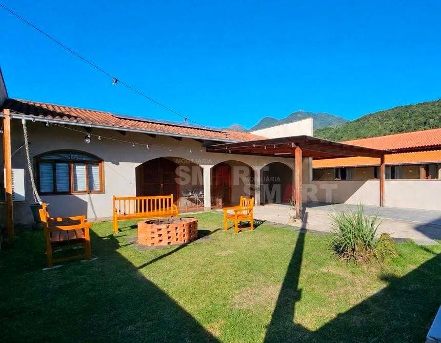 Casa com Piscina 1 Suíte e 2 Quartos no Centro de Jaraguá do Sul - Casa em Centro, Jaraguá do Sul - à venda - Imobiliária SMART