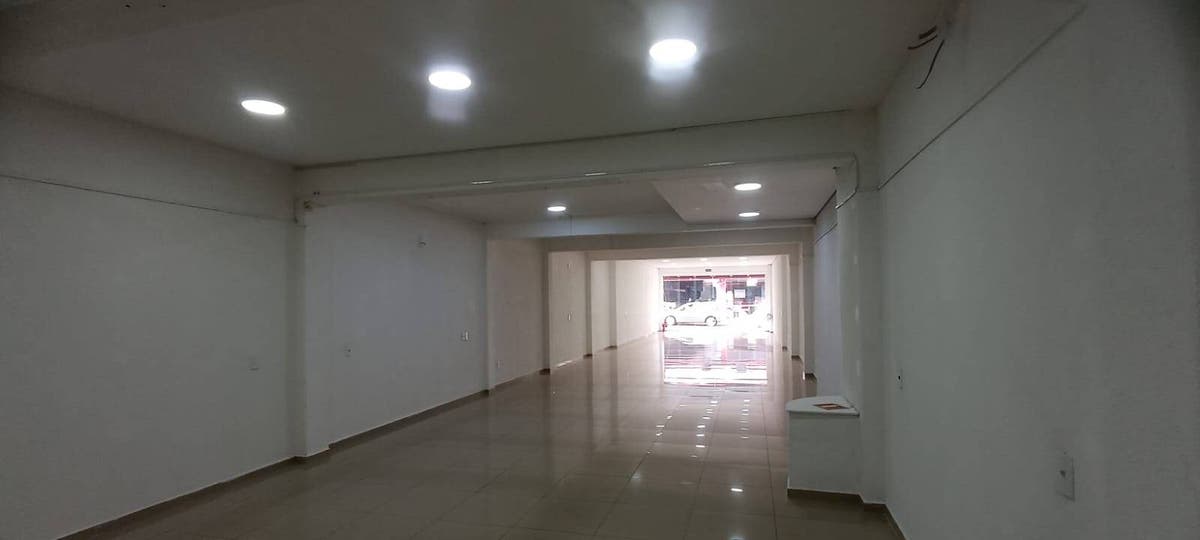 Ponto Comercial com Salão, 2 Banheiros e Cozinha em Centro - Avaré - Loja em Centro, Avaré - para locação - CRYSTAL IMÓVEIS