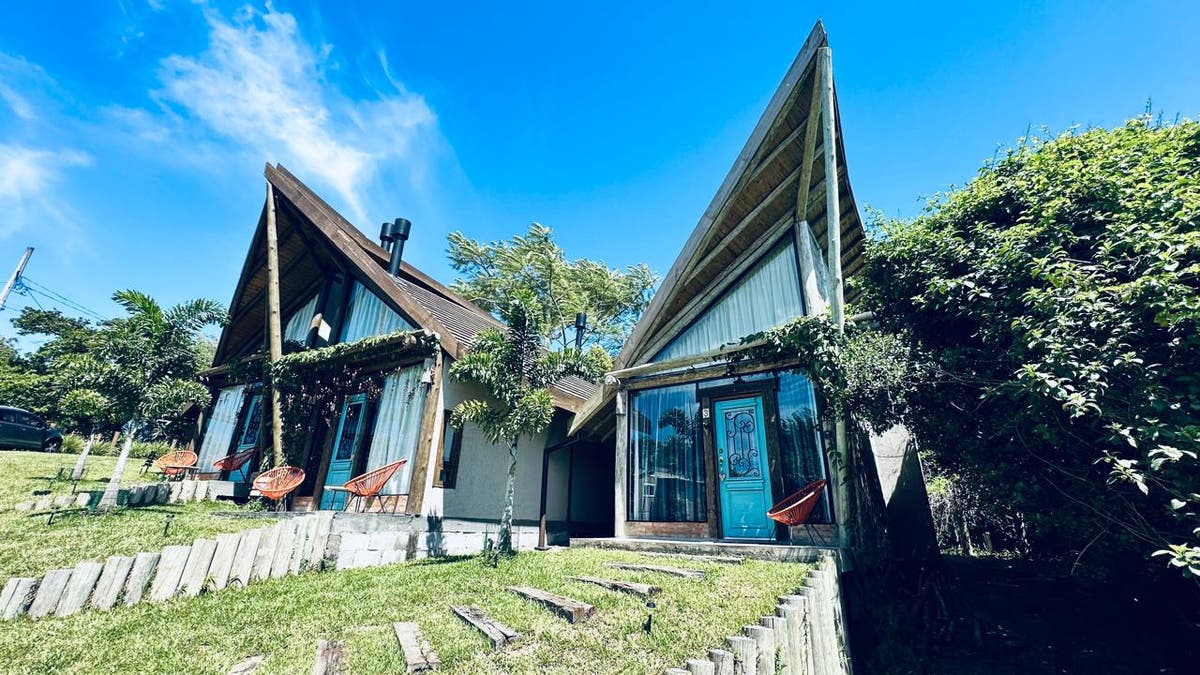 Viva o Espírito de Bali na Praia do Rosa, Seu Refúgio Exclusivo à Beira do Paraíso, 3 bangalôs - Hotel em Imbituba - à venda - ADMIR MIRANDA NEGÓCIOS IMOBILIARIOS