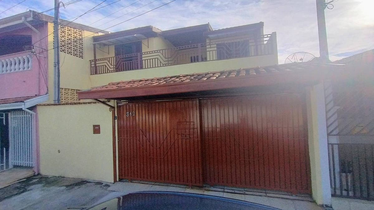 Sobrado com 3 quartos para Locação, Alto do Cardoso - Pindamonhangaba - Sobrado em Alto do Cardoso, Pindamonhangaba - para locação - EDSON DERRICO IMOVEIS LTDA