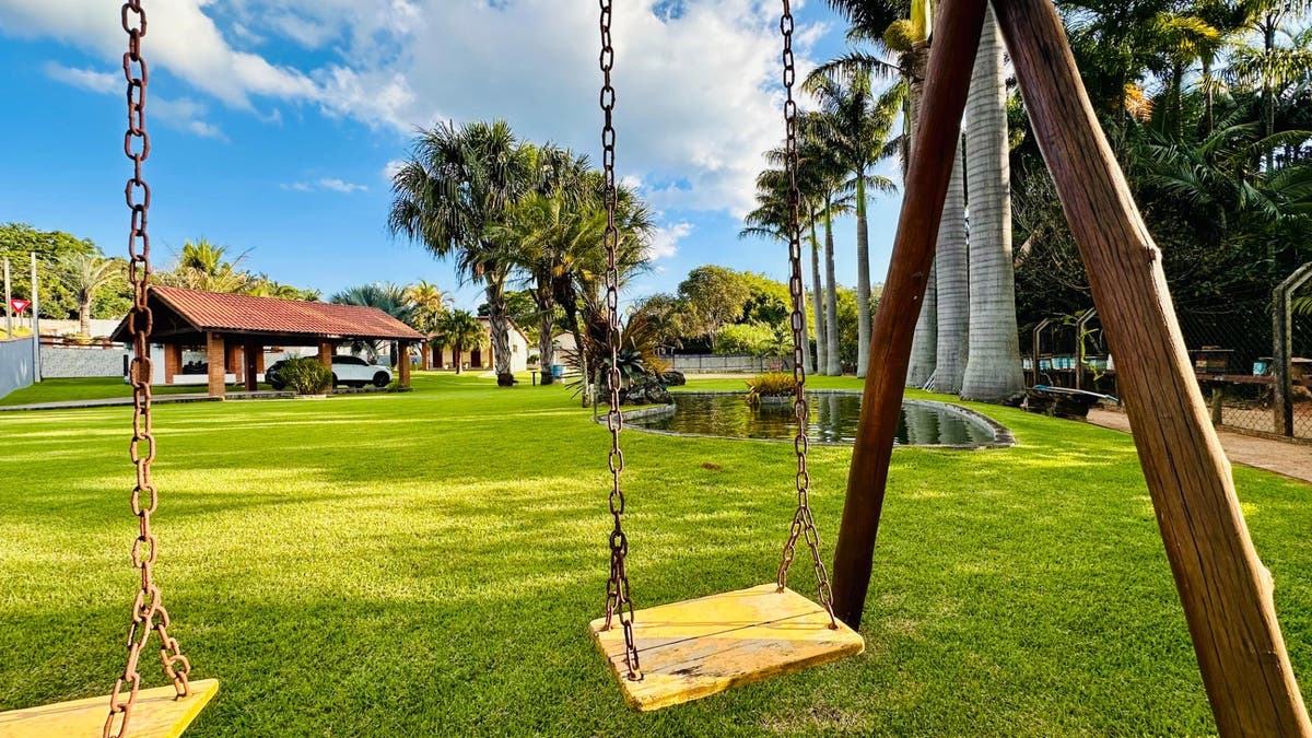 EXCLUSIVIDADE, NATUREZA E QUALIDADE DE VIDA EM UM SÓ LUGAR! Chácara com Piscina e quadra de Beach Tenis em localização privilegiada. - Chácara em Bairro do Pinhal, Itatiba - à venda - Entry Imob