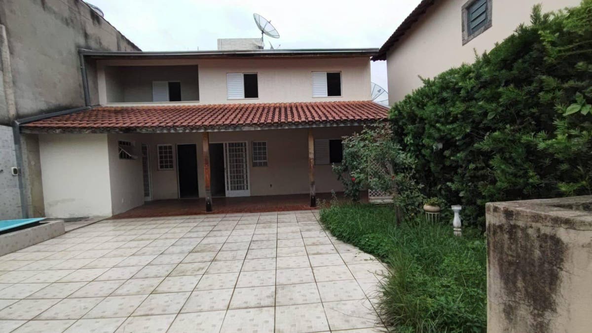 BELISSIMA CASA COM 4 DORMITÓRIOS , 1 SUITE , SALA AMPLA ,COSINHA ESPAÇOSA, 1 BANHEIROS , GARAGEM PARA 4 CARROS, EXCELENTE LOCALIZAÇÃO - Casa em Vila Rubens, Itajubá - à venda - Colibri Imóveis Ltda