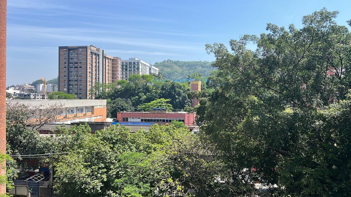 Apartamento a venda - sala, 2 quartos, banheiro social, ampla cozinha, dependência completa, 1 vaga de garagem - Rua Via Láctea - Grajáu - Apartamento em Grajaú, Rio de Janeiro - à venda - MIGUEZ IMOBILIÁRIA