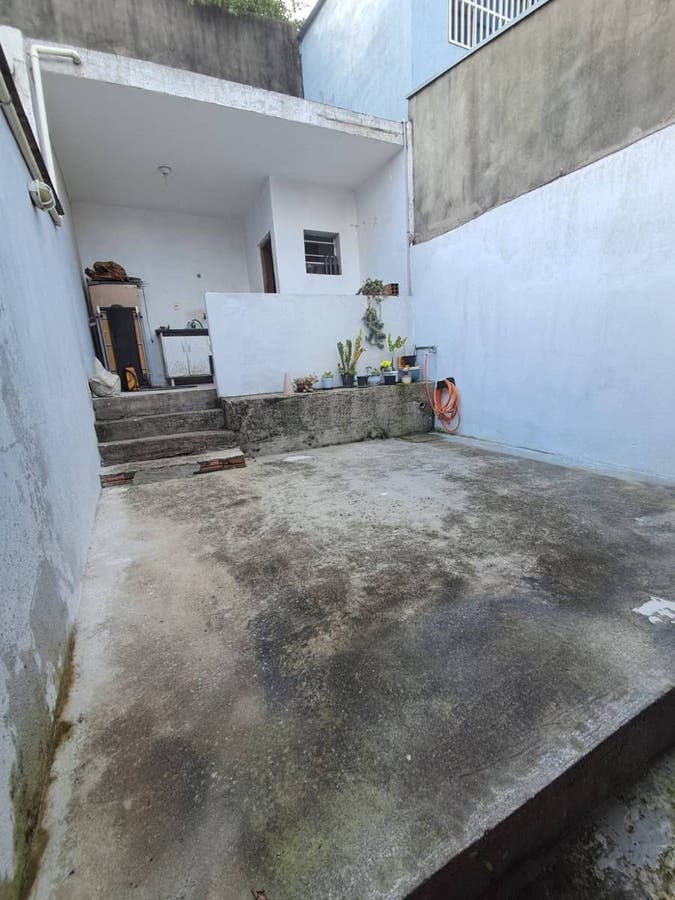 Estilo arquitetônico: Popular simples concreto bruto.