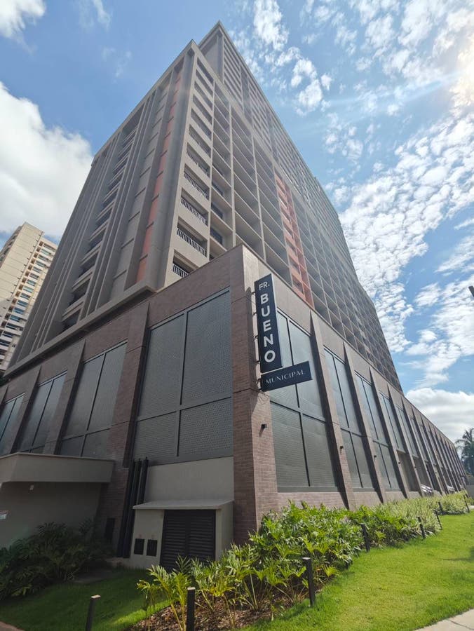 Disponível para locação residencial, este excelente imóvel conta com 98m² de área construída, oferecendo conforto e ótima distribuição dos ambientes. no Fr Bueno municipal. - Apartamento em Setor Bueno, Goiânia - para locação - Invest Goiás Imobiliária (Nunes Gomes)