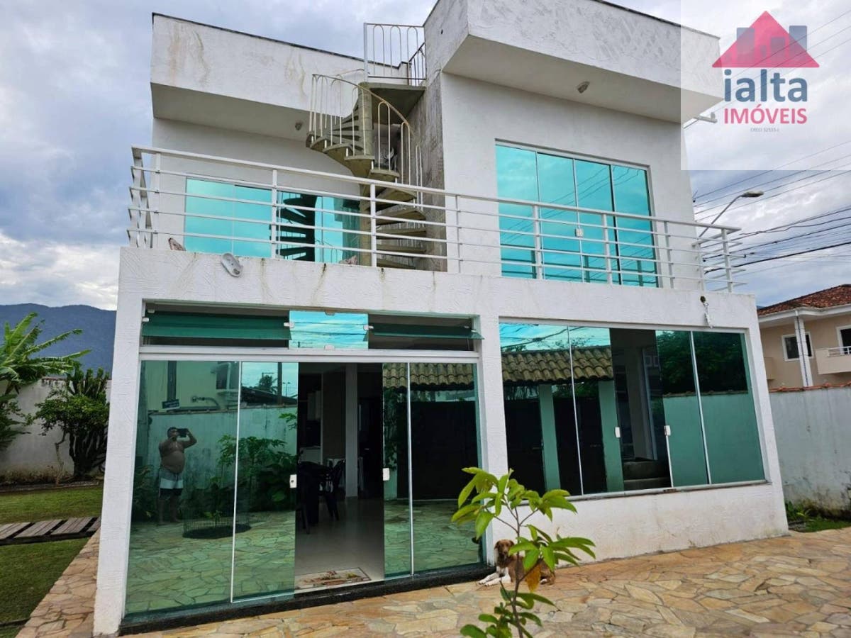 Sobrado Para Venda e Locação com 4 quartos 1 suítes no bairro Massaguaçu em Caraguatatuba - Sobrado em Massaguaçu, Caraguatatuba - à venda - IALTA IMOVEIS LTDA