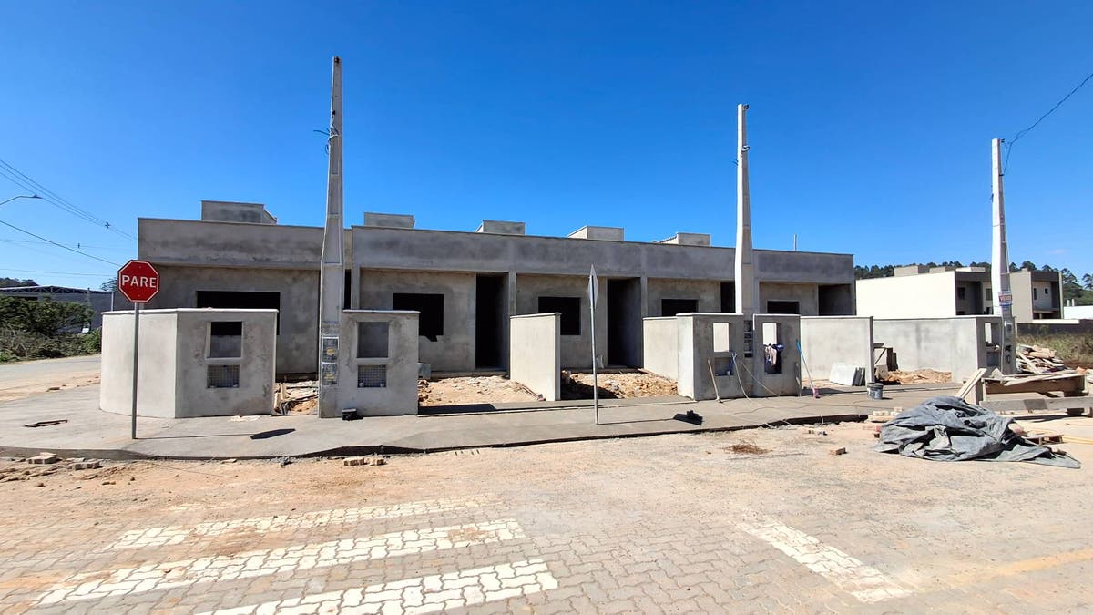 Lindo geminado - Caixa da Água - Loteam. Fiori - Casa em Caixa D'Agua, Guaramirim - à venda - Guara Imóveis Ltda
