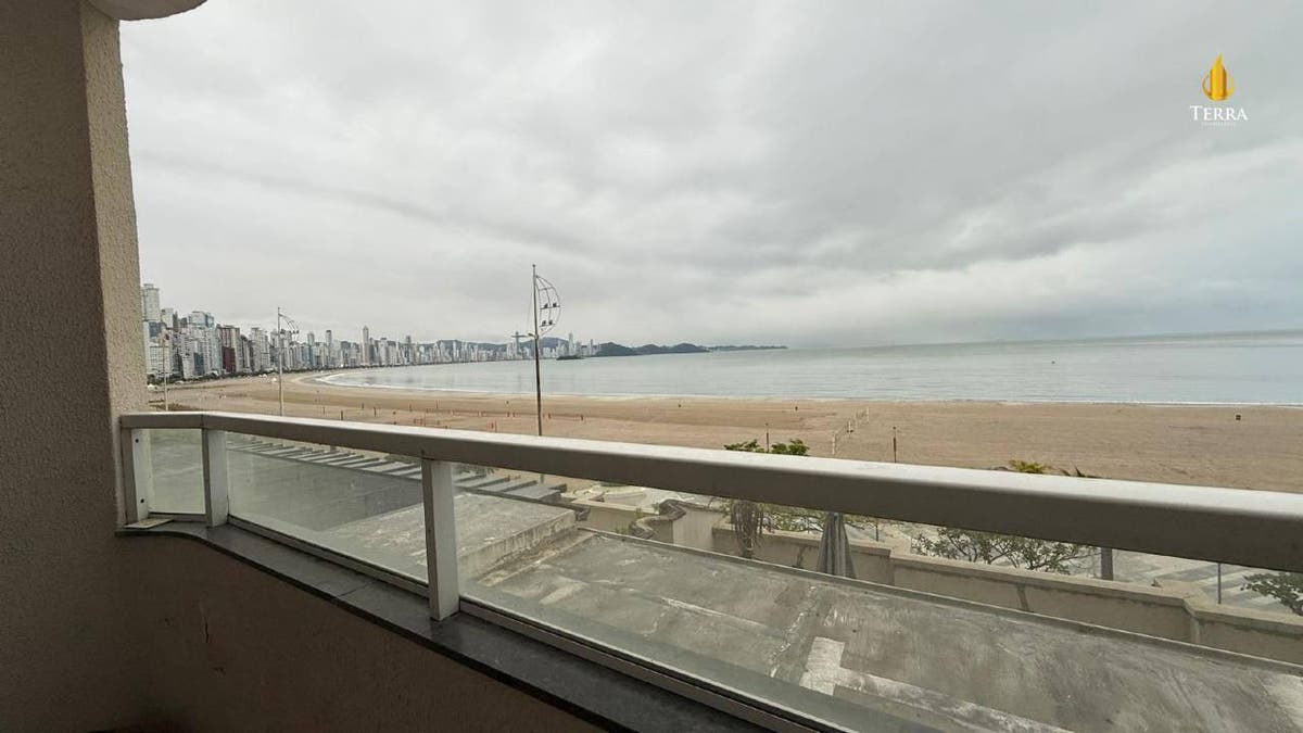 Apartamento Frente Mar à venda no Edifício Lady em Balneário Camboriú - Apartamento em Centro, Balneário Camboriú - à venda - IMOBILIÁRIA TERRA ITAJAI LTDA