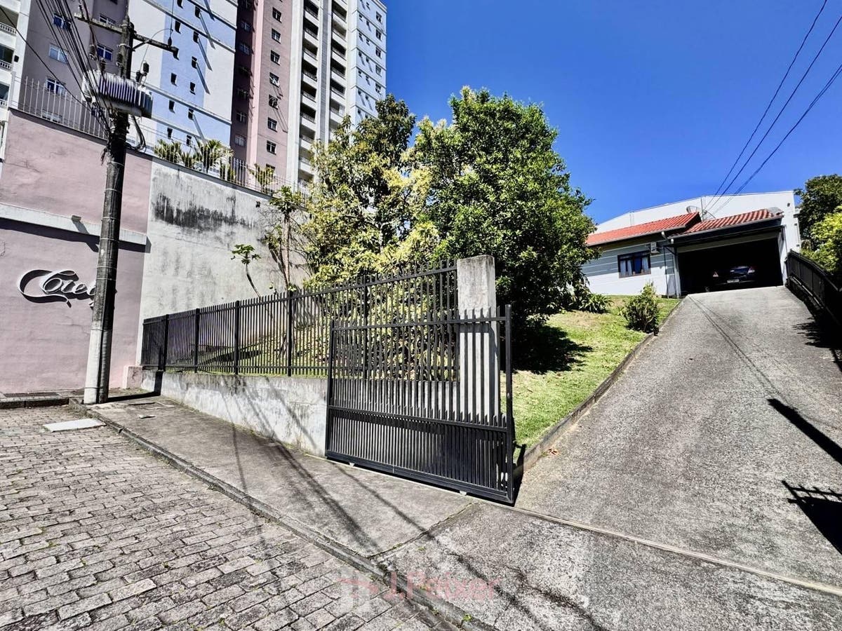 Casa 3 dormitórios, terreno com 429,43 m², transversal da Rua Frei Estanislau Schaette, no Bairro Água Verde - Blumenau-SC - Casa em Água Verde, Blumenau - à venda - JPeixer Imobiliária Ltda