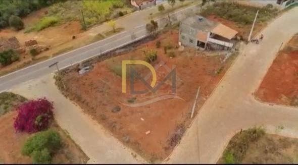 Lote de esquina bem localizado , perfeito para construção de comércio no Centro de Pereirinhas Distrito de Desterro de Entre Rios - Lote/Terreno em Pereirinhas, Desterro de Entre Rios - à venda - Dminas Corretora de Imóveis