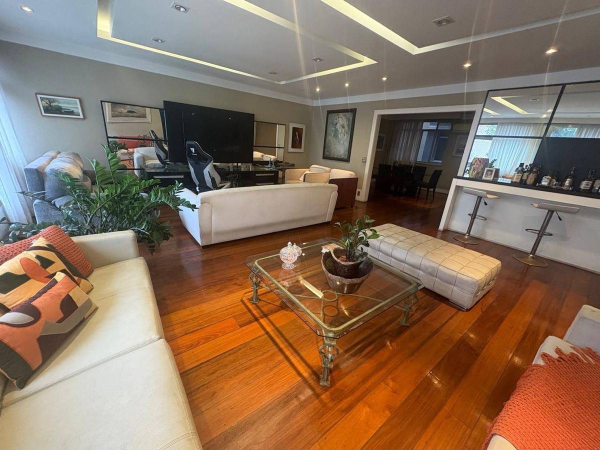 Apartamento à venda próximo a Praça Afonso Pena, são 226m² de puro luxo, salão em 3 ambientes, 4 quartos, sendo 1 suíte, 1 escritório, lavabo, copa cozinha, área de serviço ampla, dependências. Possui 2 vagas de garagem. - Apartamento em Tijuca, Rio de Janeiro - à venda - MIGUEZ IMOBILIÁRIA