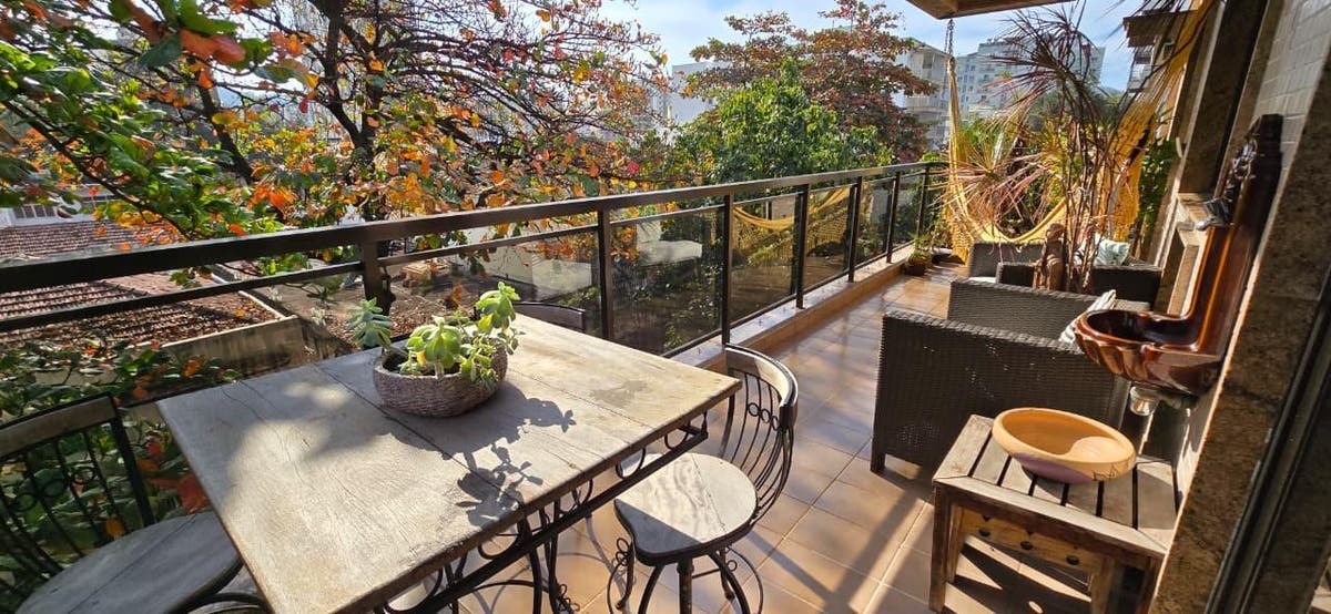 APARTAMENTO À VENDA RUA CAÇAPAVA (GRAJAÚ) - VARANDA, 3 QUARTOS SENDO 1 SUÍTE, 1 BANHEIRO SOCIAL, COPA COZINHA, DEPENDÊNCIA COMPLETA (QUARTO, ÁREA E BANHEIRO DE SERVIÇO) - 126 M² - 2 VAGAS NA ESCRITURA E DEMARCADA. - Apartamento em Grajaú, Rio de Janeiro - à venda - MIGUEZ IMOBILIÁRIA