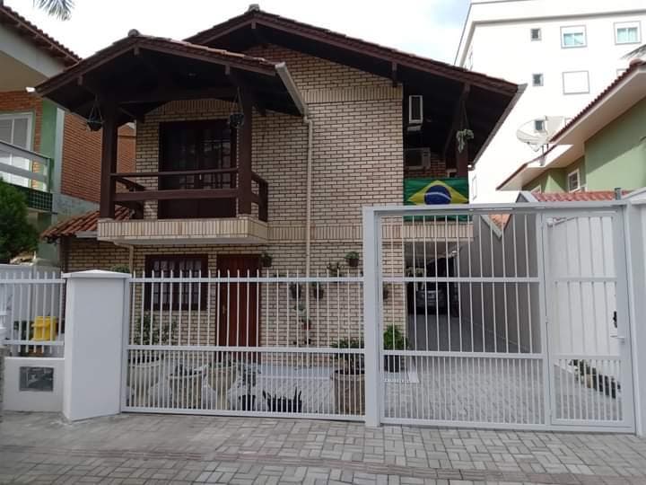 Casa Pousada a 250m do mar Bombas - Bombinhas SC - Casa em Bombas, Bombinhas - à venda - PRIME INVESTIMENTOS