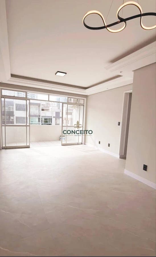 Apartamento a venda todo reformado com 91m², 2 Quartos, 1 Suíte, Closet no Kobrasol em São José por R$560 mil - Apartamento em Kobrasol, São José - à venda - Conceito Imóveis