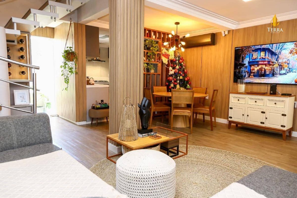 Casa a venda na Praia dos Amores em Balneário Camboriú. - Casa em Praia dos Amores, Balneário Camboriú - à venda - IMOBILIÁRIA TERRA ITAJAI LTDA