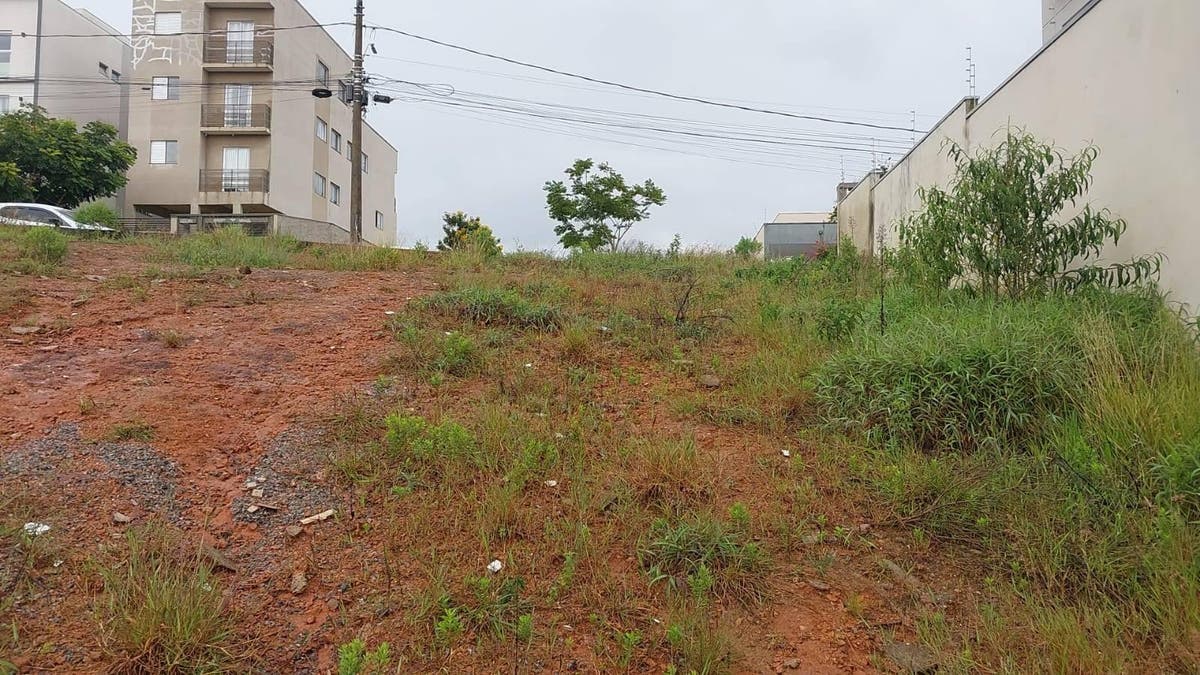 Terreno à venda, 300 m² por R$ 270.000,00 - Residencial Veredas - Poços de Caldas/MG - Lote/Terreno em Residencial Veredas, Poços de Caldas - à venda - Lago e Cunha Imóveis
