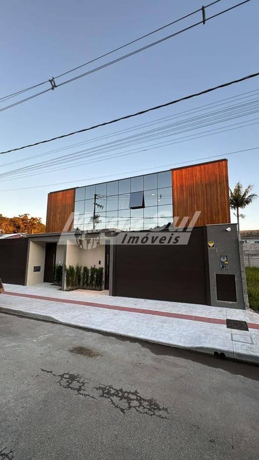 Lindo Sobrado Em Balneário Camboriú! - Casa em Barra, Balneário Camboriú - à venda - MEGA SUL IMOBILIÁRIA LTDA