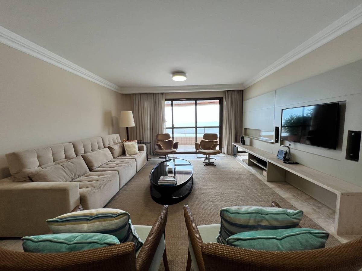 Apartamento frente mar para locação anual na região Sul de Balneário Camboriú - Apartamento em Centro, Balneário Camboriú - para locação - Desc Imóveis
