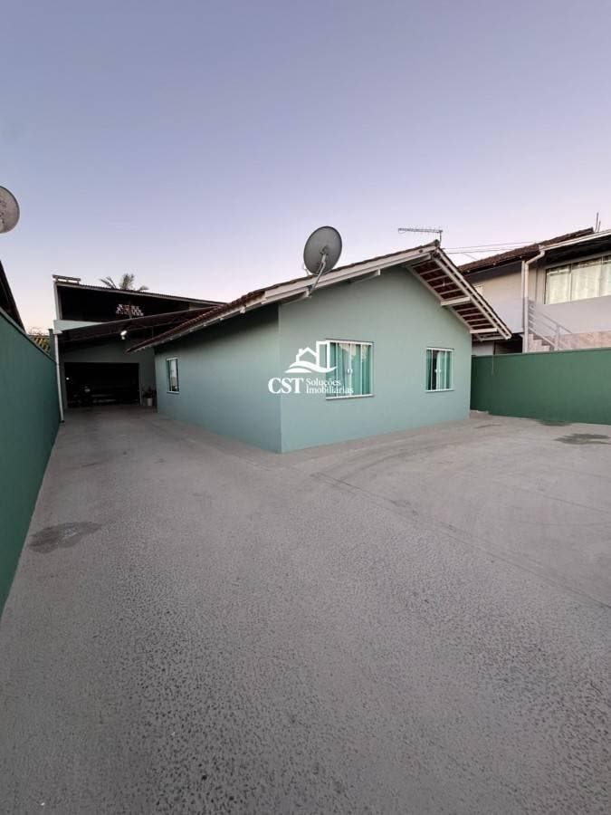 CASA COM AMPLO ESPAÇO CONTENDO 04 QUARTOS NO CENTRO - Barra Velha/SC - Casa em Centro, Barra Velha - à venda - CST SOLUÇÕES IMOBILIARIA LTDA