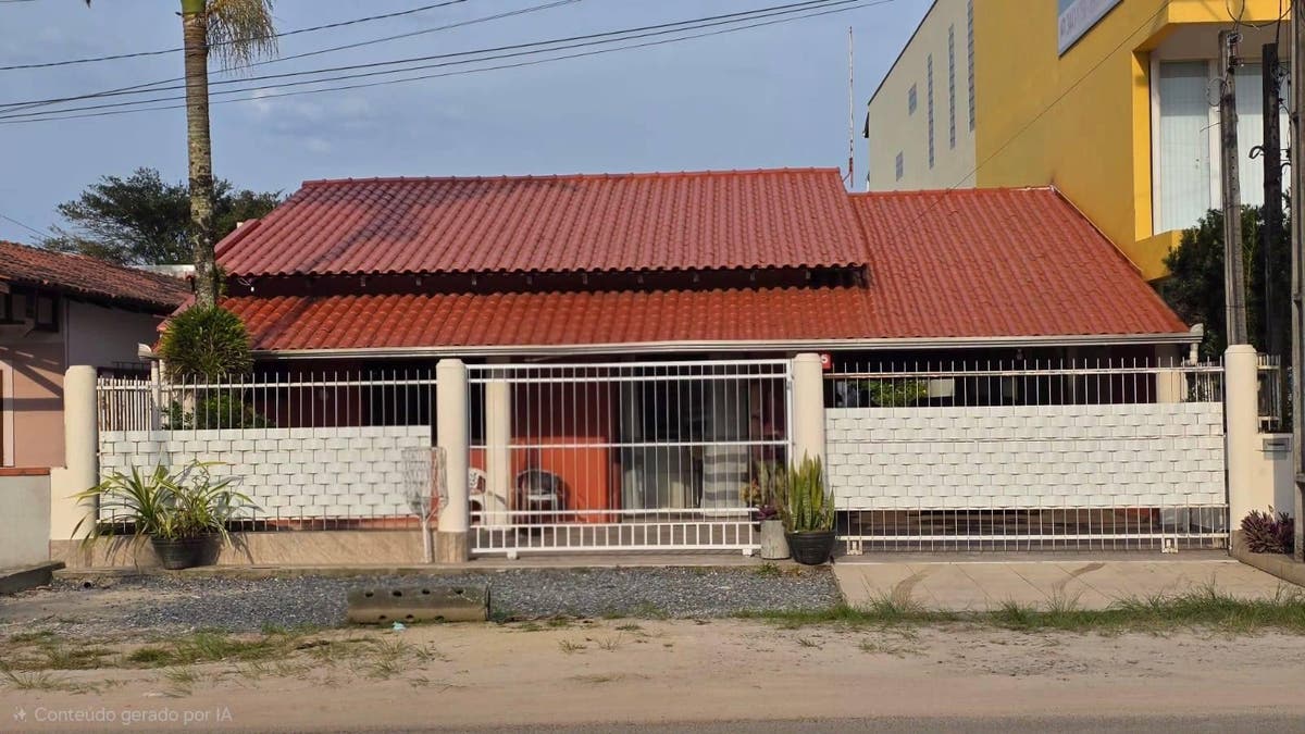 Casa com Terreno Comercial na Avenida da Príncipe em Itapoá - SC - Casa em Itapema do Norte, Itapoá - à venda - Itapoá Imóveis Ltda