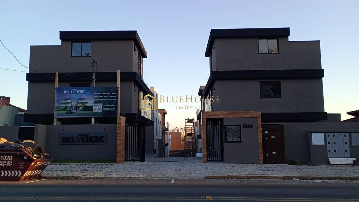 Sobrado à venda com 3 Suítes no Mercês - Sobrado em Mercês, Curitiba - à venda - BlueHouse