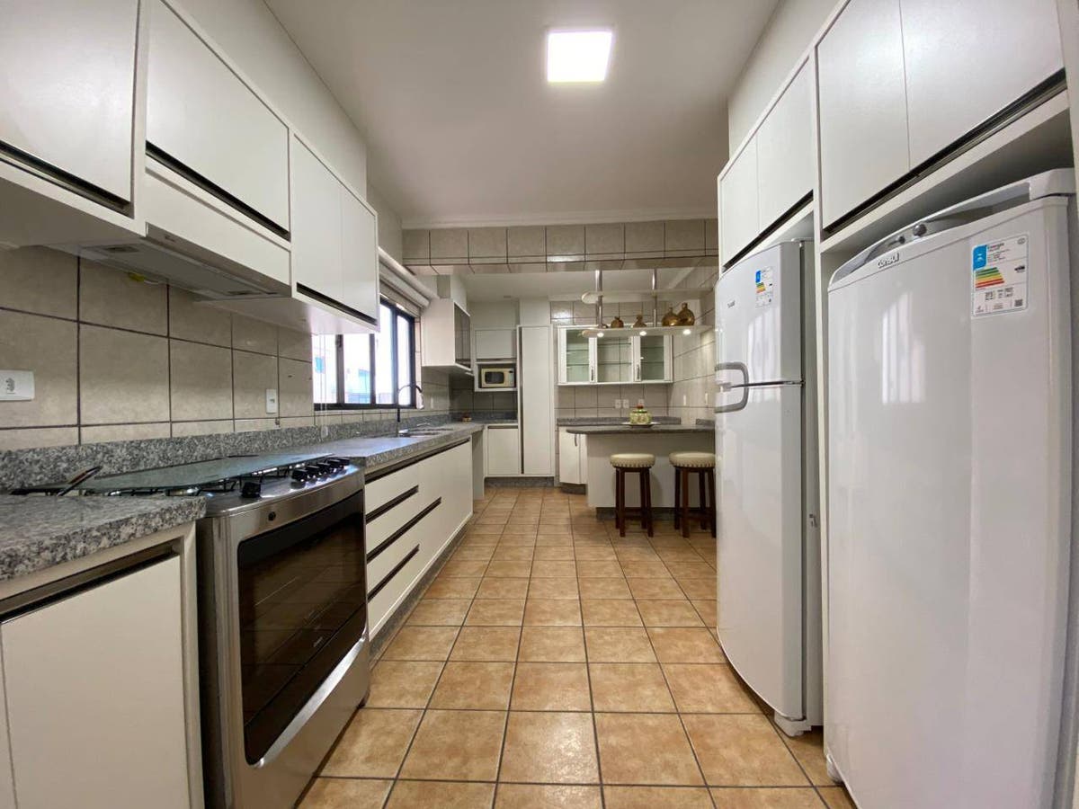 Apartamento Frente Mar com 3 Dormitórios para Alugar em Balneário Camboriú - Apartamento em Centro, Balneário Camboriú - para locação - Desc Imóveis