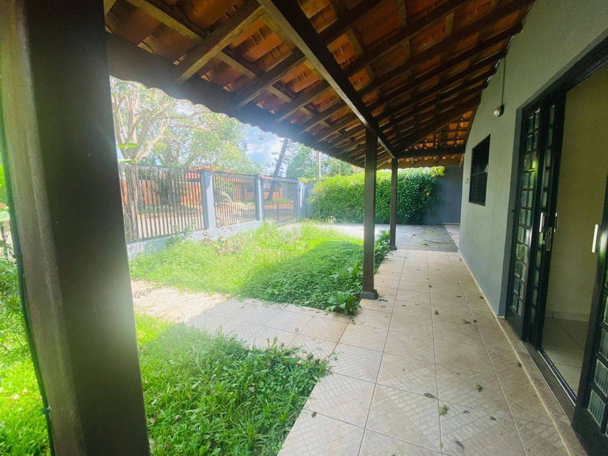 Casa térrea com 3 dorms 4 vagas e quintal no Jardim dos Pinheiros - Casa em Jardim dos Pinheiros, Atibaia - para locação - Di Casa Imóveis Atibaia LTDA