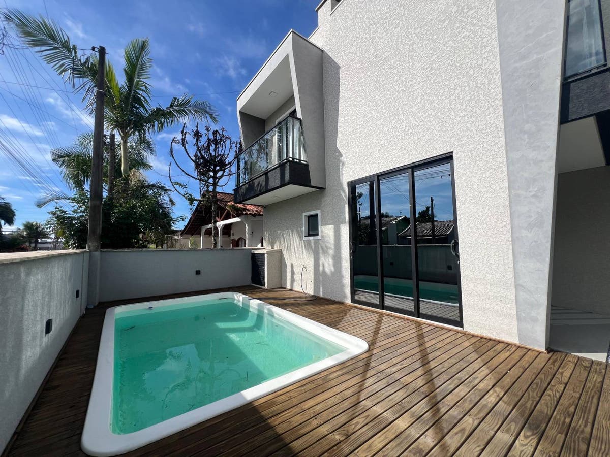Sobrado De Esquina Geminado - Sobrado em Barra do Sai, Itapoá - à venda - Imobiliaria Patricia Claudino