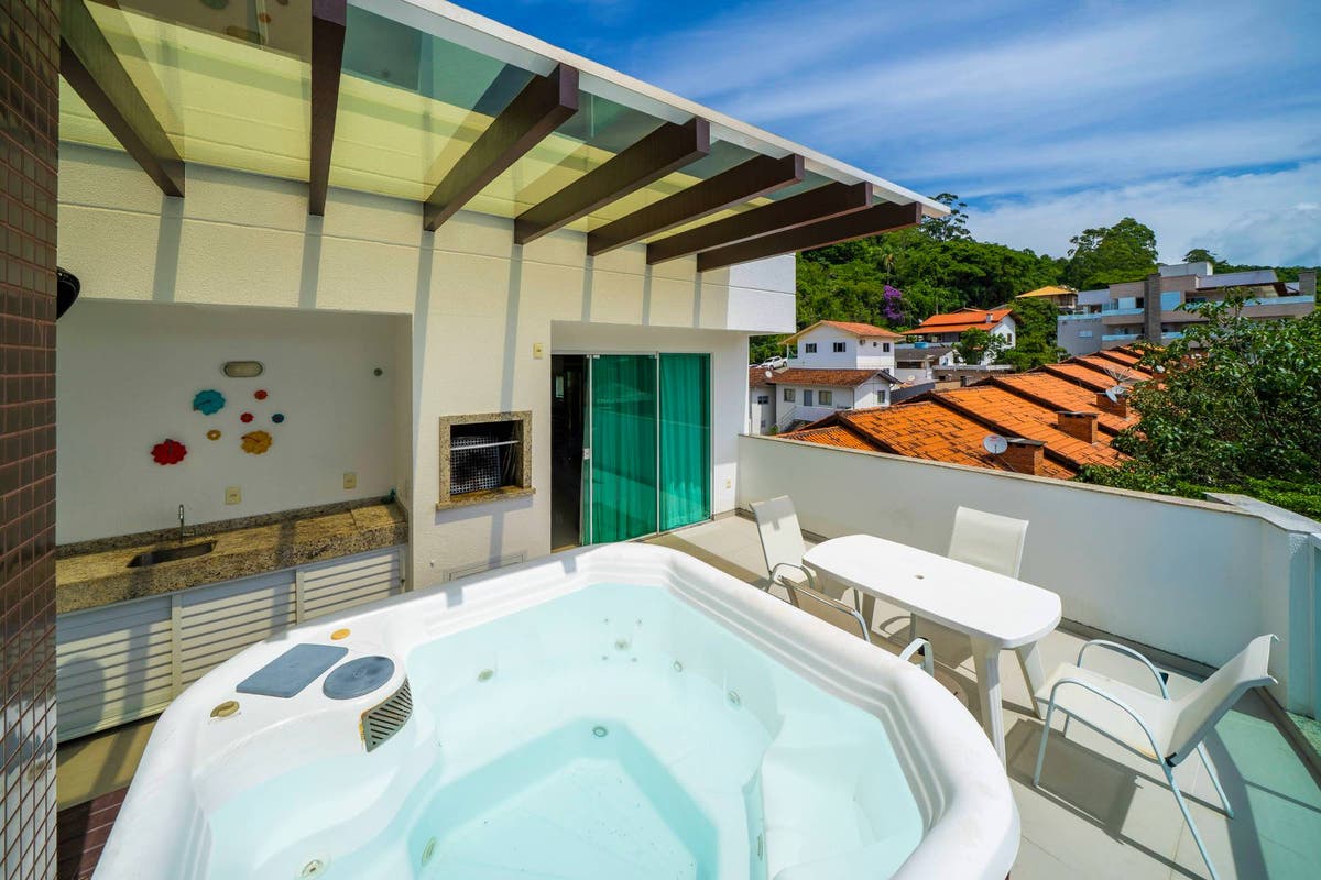 COBERTURA DUPLEX PARA LOCAÇÃO DE TEMPORADA 03 SUÍTES NO CENTRO DE BOMBINHAS - Apartamento em Centro, Bombinhas - para temporada - Imobiliária KS