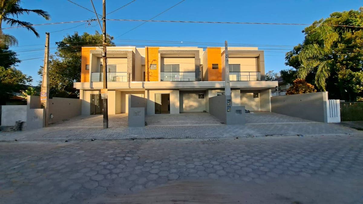 Sobrado - Sobrado em Itapema do Norte, Itapoá - à venda - EVEREST INVESTIMENTOS IMOBILIARIOS