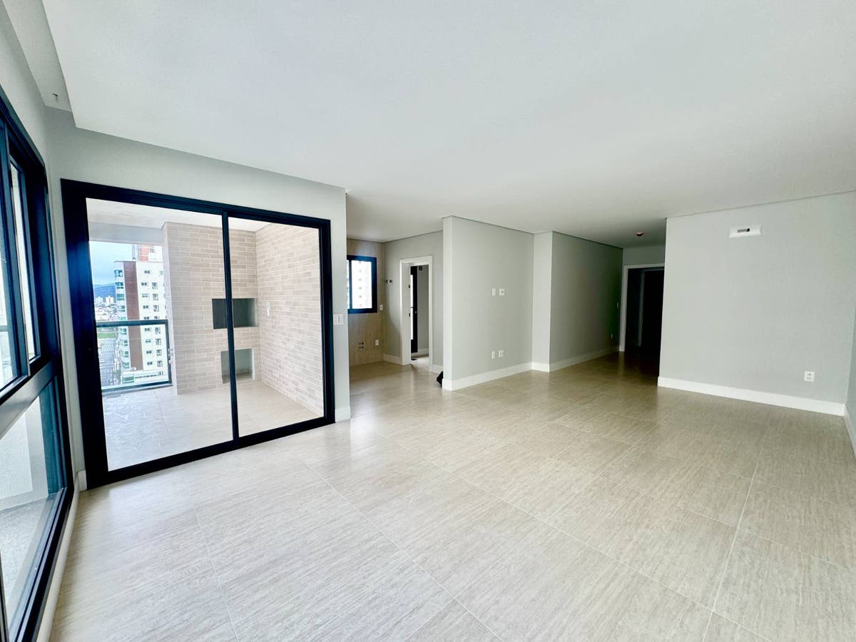 Apartamento à venda com 3 suítes no Centro de Balneário Camboriú - Apartamento em Centro, Balneário Camboriú - à venda - Desc Imóveis