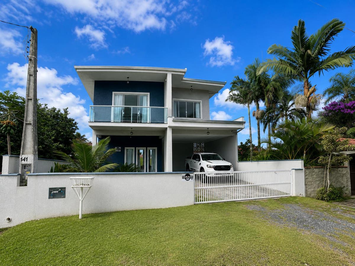 Sobrado Com Piscina A 280 Metros da Praia - Barra do Saí - Sobrado em Barra do Sai, Itapoá - à venda - Imobiliaria Patricia Claudino