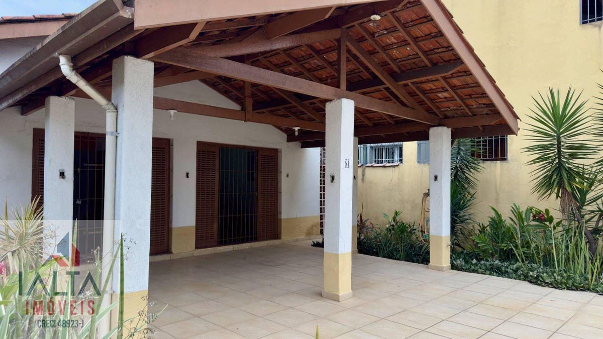 Casa disponível para locação definitiva no Itaguá - A apenas 70 metros do mar! - Casa em Itaguá, Ubatuba - para locação - IALTA IMOVEIS LTDA