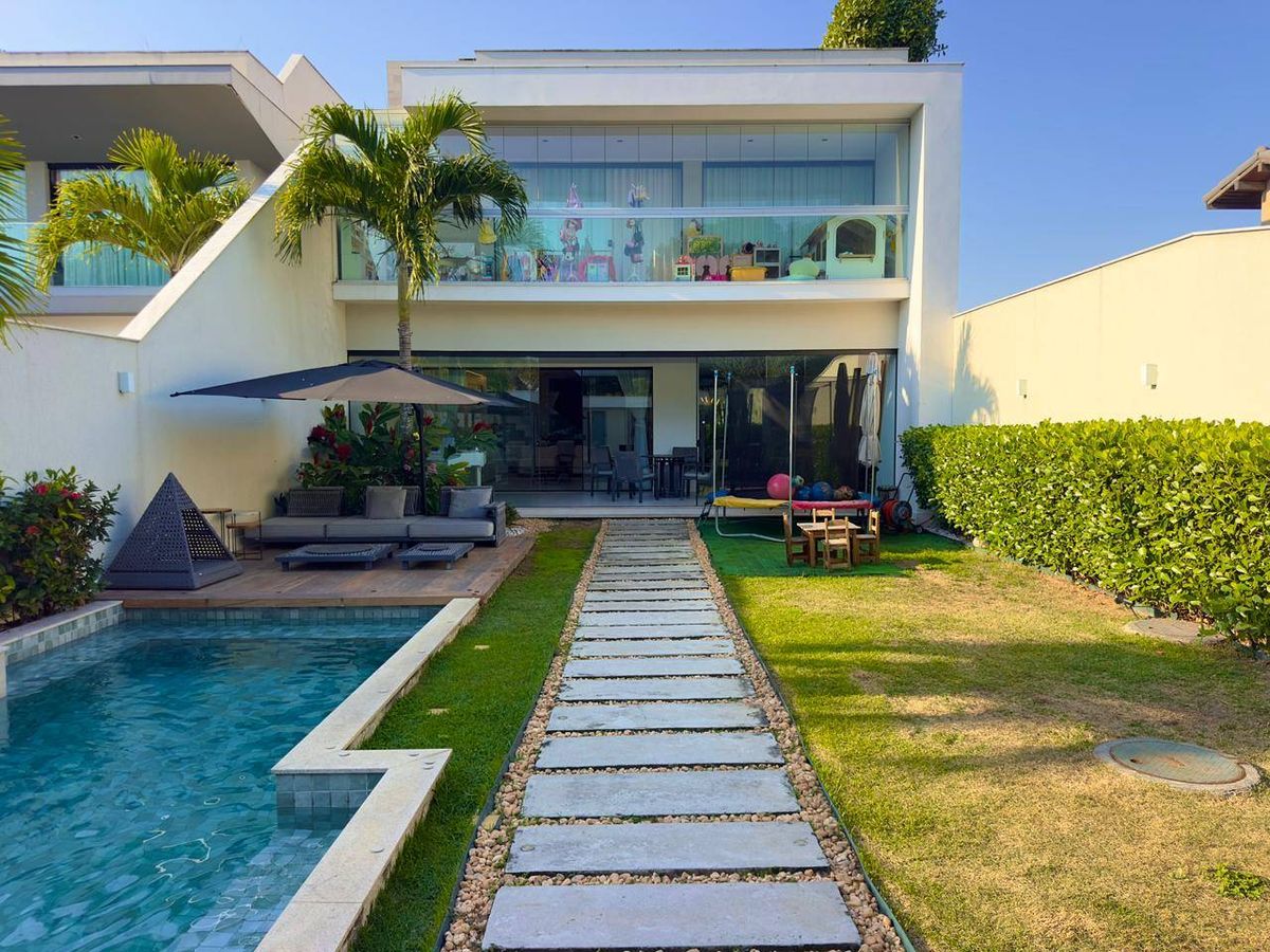 Casa com Suíte Master com Closet, Piscina, Sauna Á Venda na Barra da Tijuca/Rj - Casa de Condomínio em Barra da Tijuca, Rio de Janeiro - à venda - Ativa Imobiliária LTDA