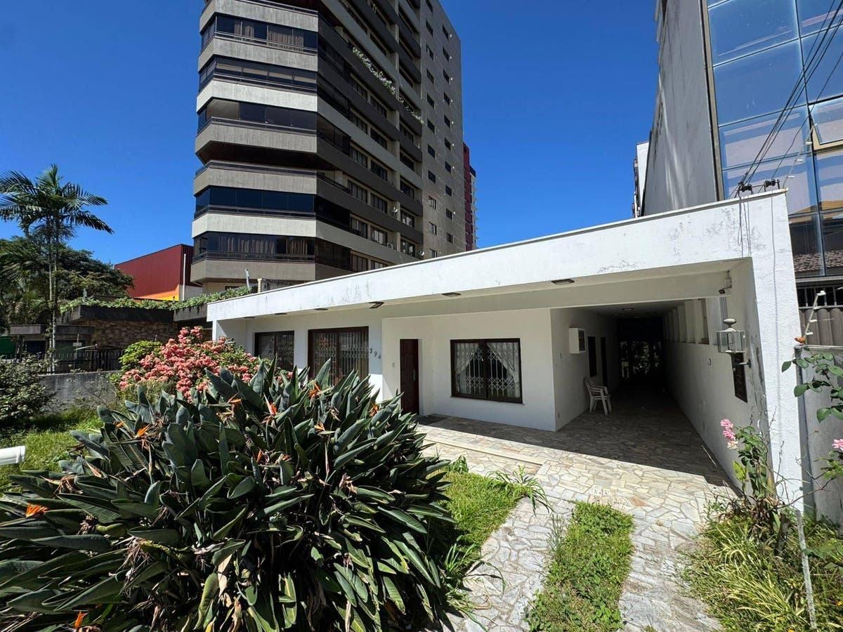 CASA AMPLA NO CENTRO DE ITAJAÍ - Casa em Centro, Itajaí - para locação - Brava Norte Imóveis